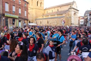Desfile inaugural de Peñas - Toro enmaromado 2022 - Peña Garrafón