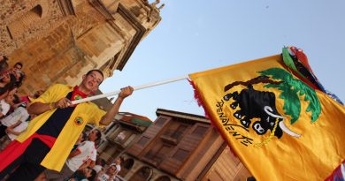 Desfile inaugural de Peñas - Toro enmaromado 2022 - Peña Paridon
