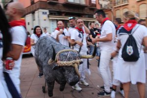 Desfile inaugural de Peñas - Toro enmaromados 2022 - Peña Popeye